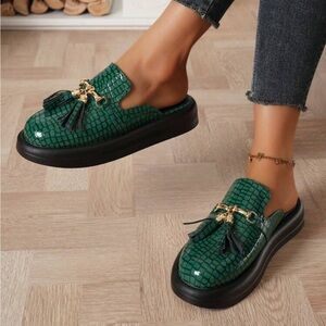 Vintage crocodile pattern mules